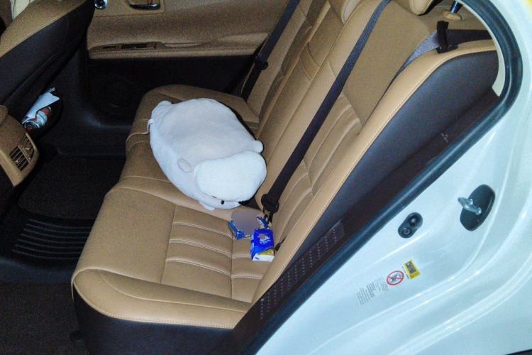 Used Lexus ES 2015 300h Comfort Edition Left Rear Seat