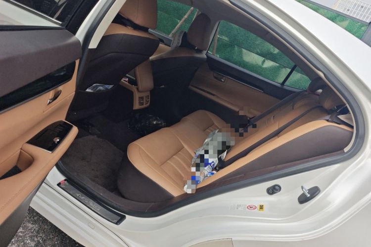 Used Lexus ES 2015 300h Comfort Edition Left Rear Seat