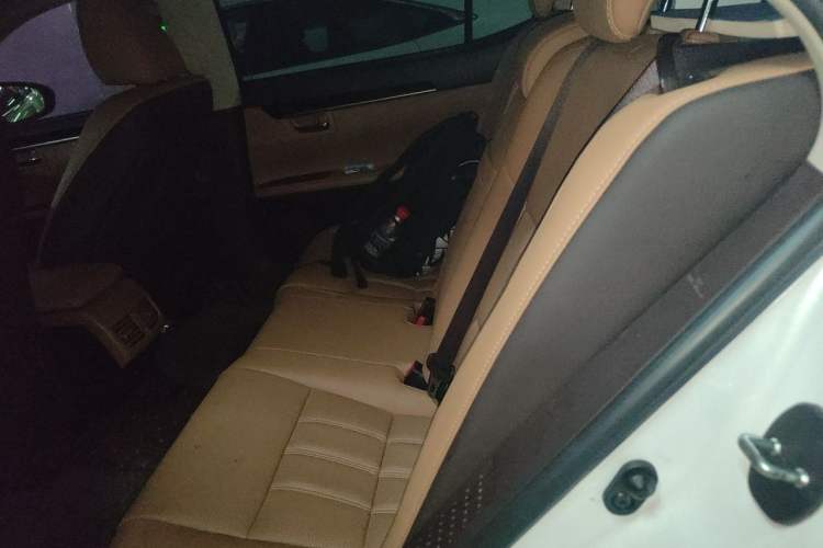 Used Lexus ES 2015 300h Comfort Edition Left Rear Seat