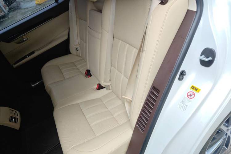 Used Lexus ES 2015 300h Comfort Edition Left Rear Seat