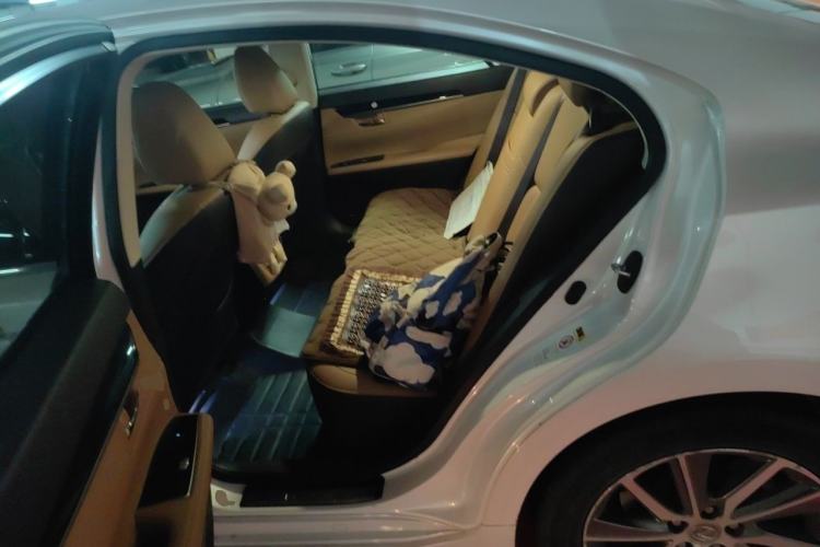 Used Lexus ES 2015 300h Comfort Edition Left Rear Seat