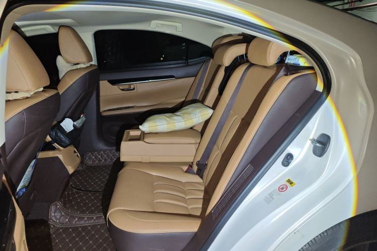 Used Lexus ES 2015 300h Comfort Edition Left Rear Seat