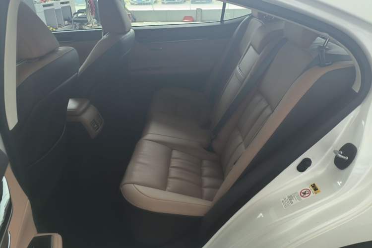 Used Lexus ES 2015 200 Elite Edition Left Rear Seat