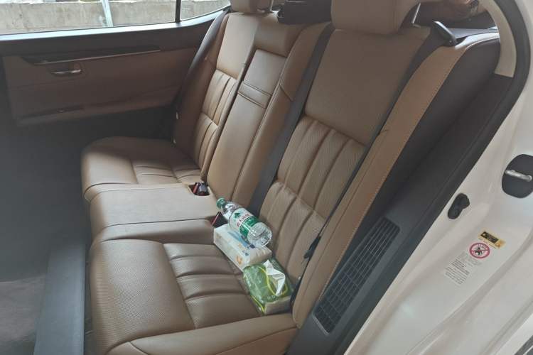 Used Lexus ES 2015 300h Comfort Edition Left Rear Seat