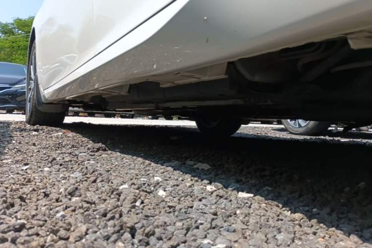 Used Lexus ES 2015 300h Comfort Edition Left Side Sill