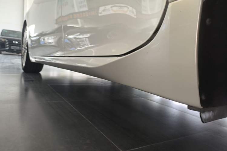 Used Lexus ES 2015 200 Elite Edition Left Side Sill