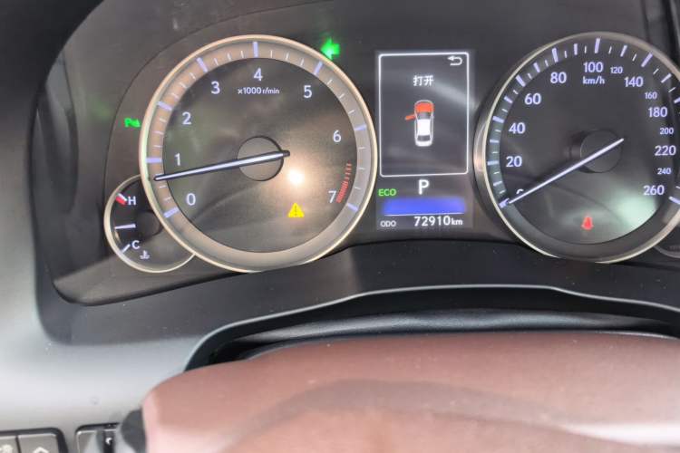 Used Lexus ES 2015 200 Elite Edition Odometer Close Up