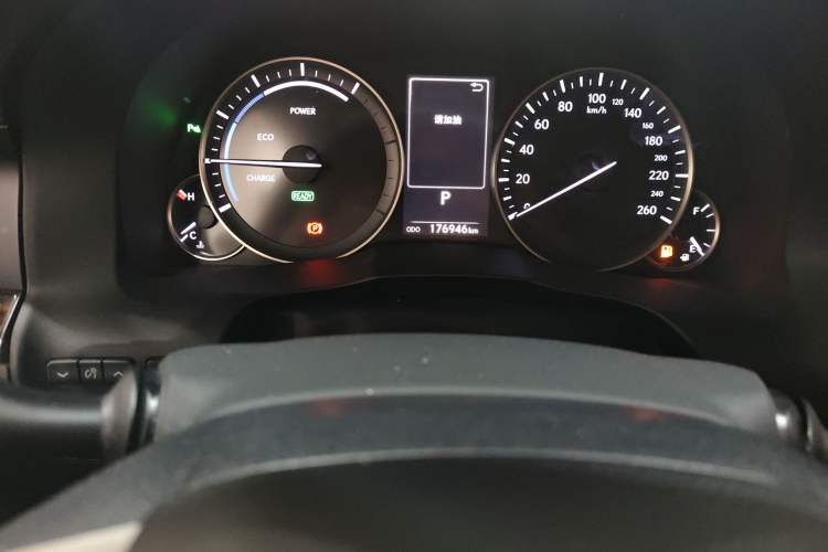 Used Lexus ES 2015 300h Luxury Edition Odometer Close Up