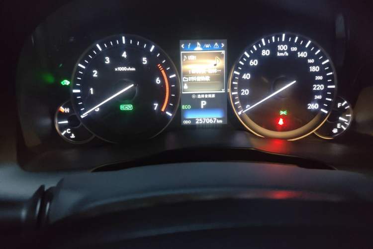 Used Lexus ES 2015 300h Comfort Edition Odometer Close Up