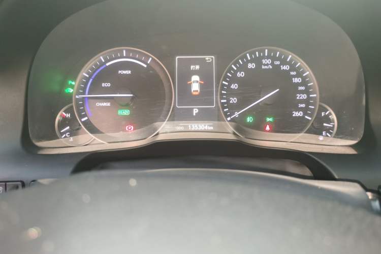 Used Lexus ES 2015 300h Luxury Edition Odometer Close Up