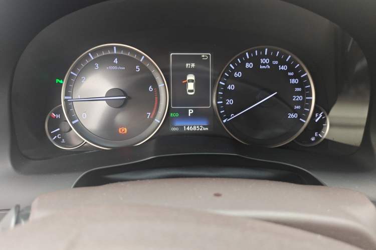 Used Lexus ES 2015 250 Elegant Edition Odometer Close Up