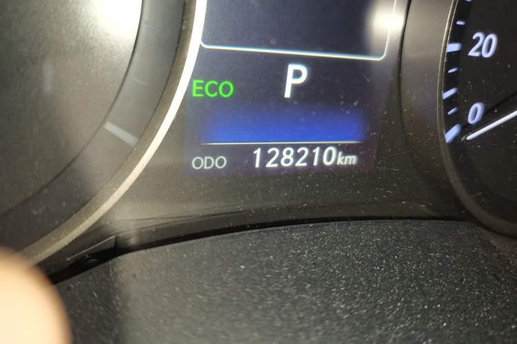 Used Lexus ES 2015 300h Comfort Edition Odometer Close Up