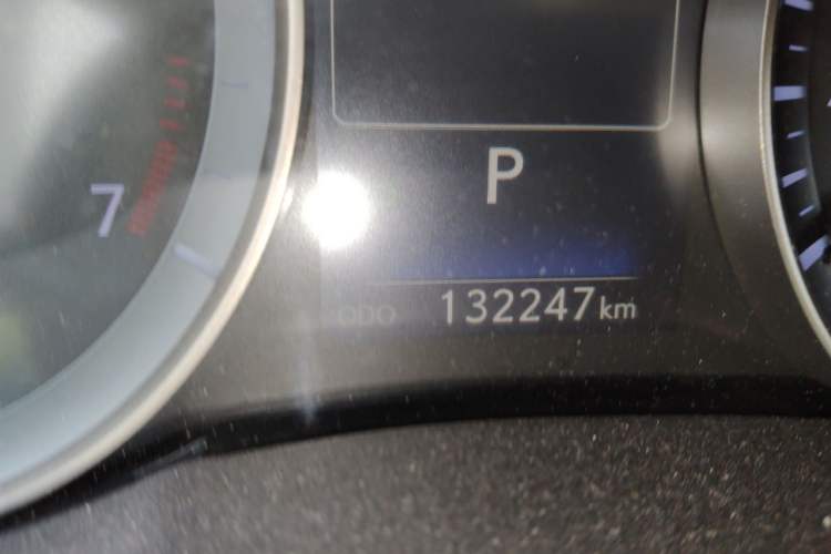 Used Lexus ES 2015 200 Elite Edition Odometer Close Up