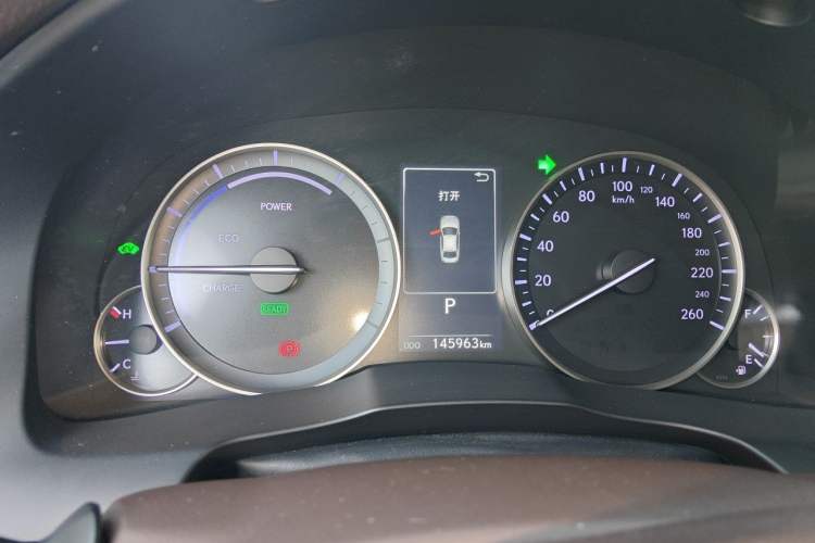Used Lexus ES 2015 300h Comfort Edition Odometer Close Up