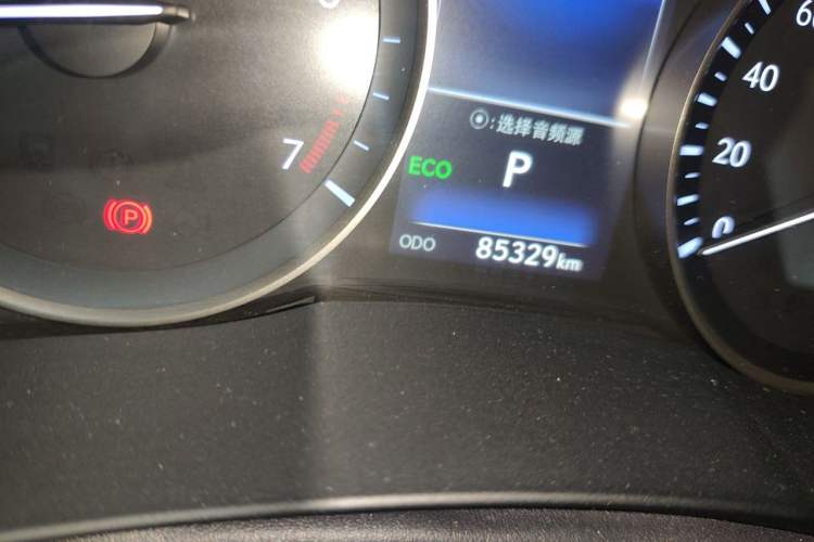 Used Lexus ES 2015 200 Elite Edition Odometer Close Up