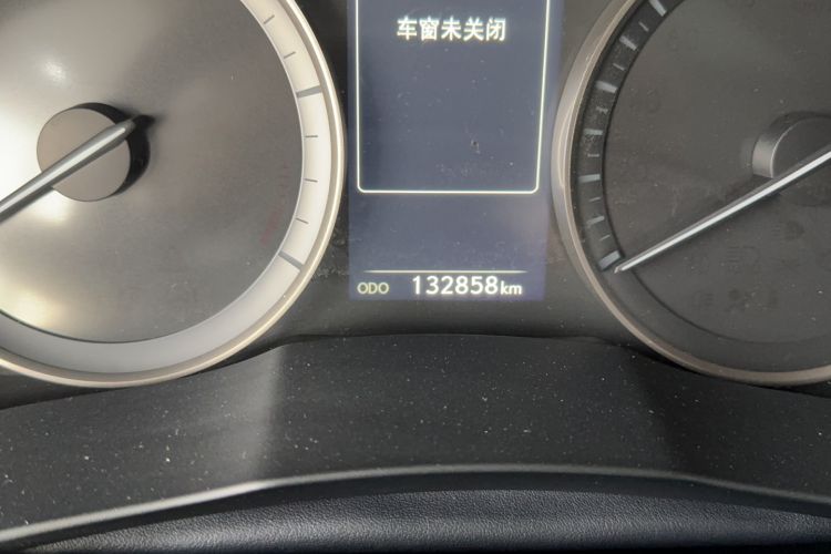 Used Lexus ES 2015 200 Elite Edition Odometer Close Up