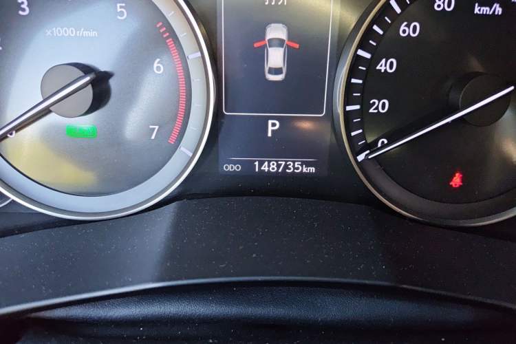 Used Lexus ES 2015 300h Comfort Edition Odometer Close Up