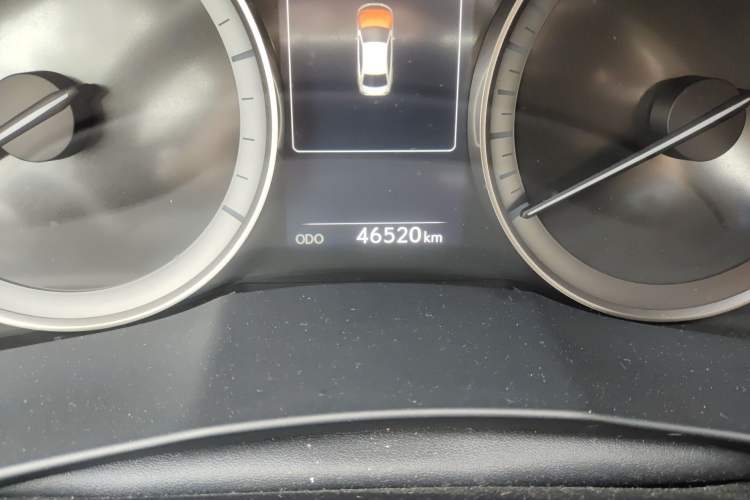 Used Lexus ES 2015 250 Elegant Edition Odometer Close Up