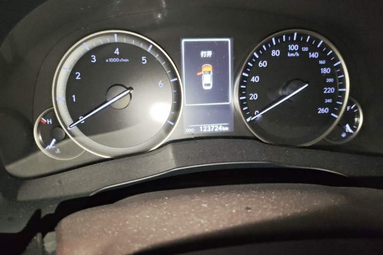 Used Lexus ES 2015 200 Elite Edition Odometer Close Up