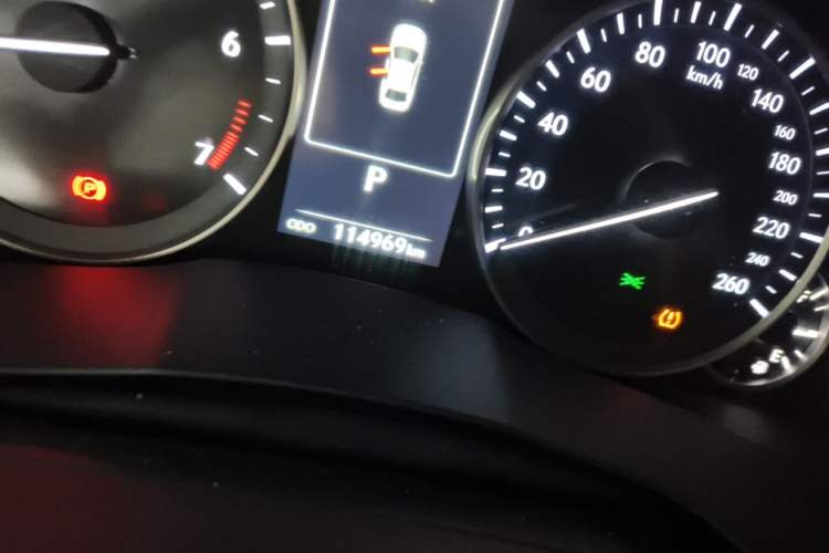 Used Lexus ES 2015 200 Elite Edition Odometer Close Up