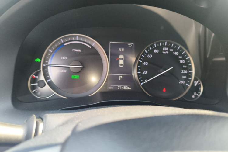 Used Lexus ES 2015 300h Comfort Edition Odometer Close Up