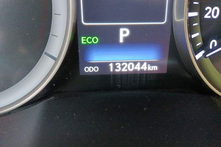 Used Lexus ES 2015 300h Luxury Edition Odometer Close Up