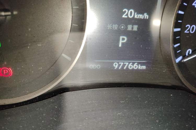 Used Lexus ES 2015 300h Comfort Edition Odometer Close Up