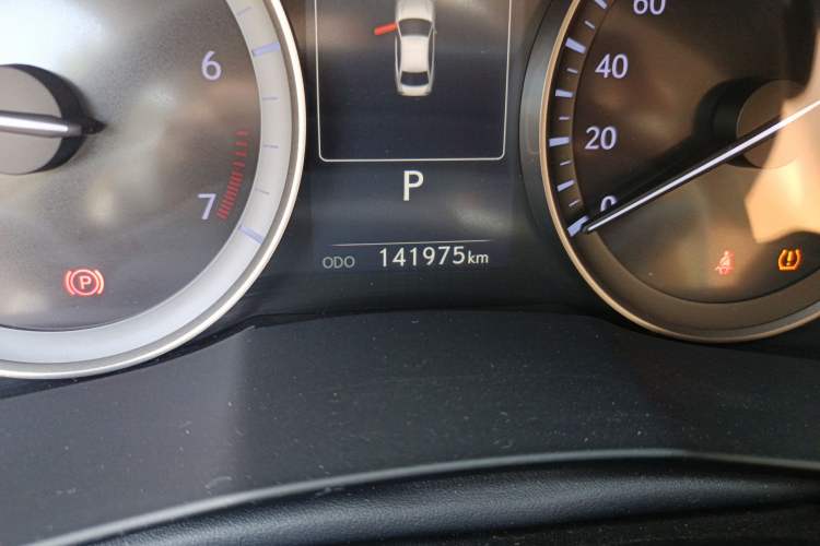 Used Lexus ES 2015 200 Elite Edition Odometer Close Up