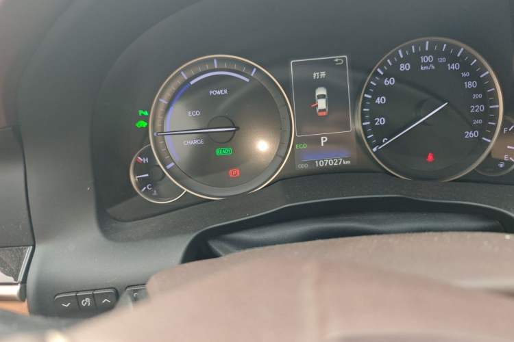 Used Lexus ES 2015 300h Comfort Edition Odometer Close Up