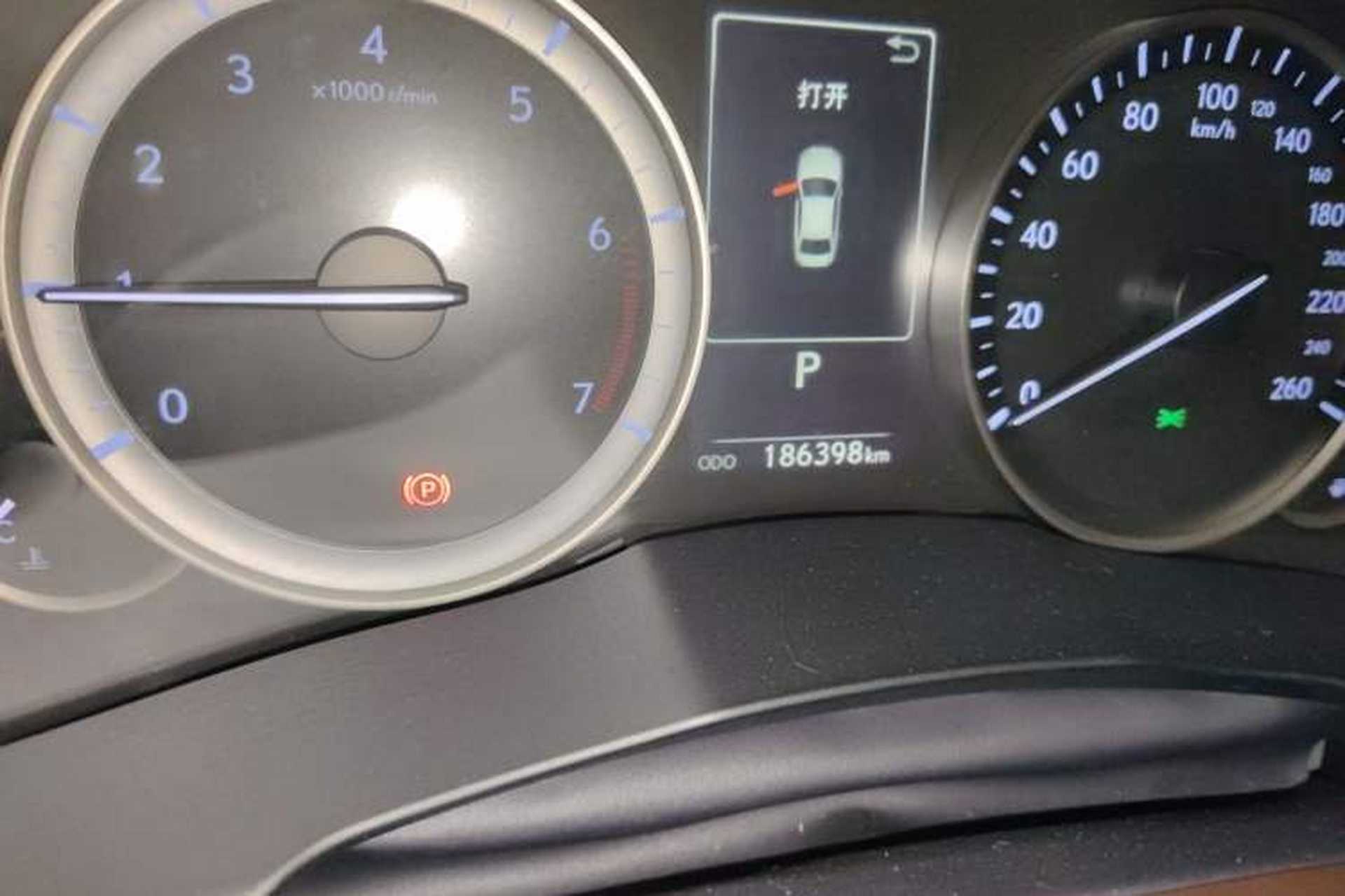 Used Lexus ES 2015 250 Elegant Edition Odometer Close Up