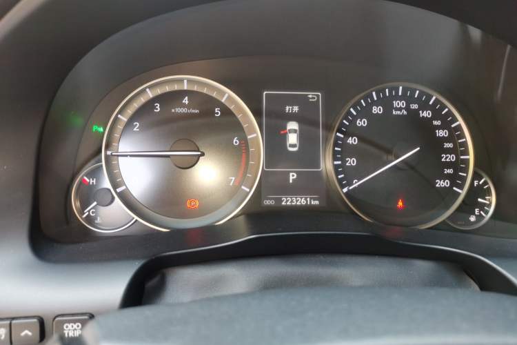 Used Lexus ES 2015 250 Elegant Edition Odometer Close Up