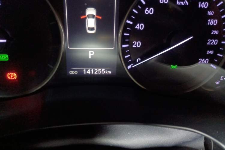 Used Lexus ES 2015 300h Comfort Edition Odometer Close Up