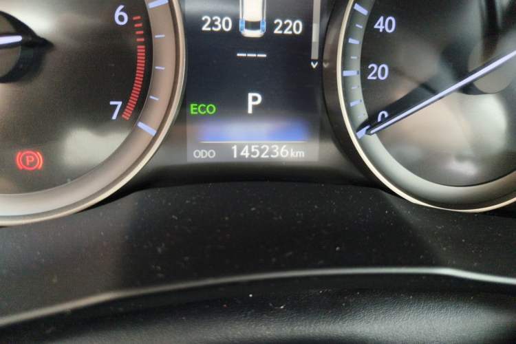 Used Lexus ES 2015 250 Elegant Edition Odometer Close Up