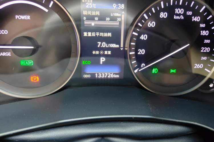 Used Lexus ES 2015 300h Comfort Edition Odometer Close Up