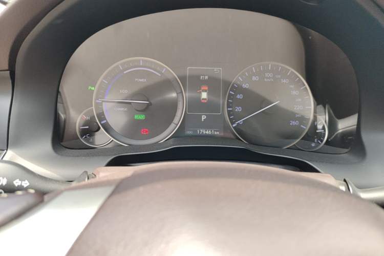 Used Lexus ES 2015 300h Comfort Edition Odometer Close Up