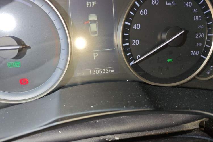 Used Lexus ES 2015 300h Comfort Edition Odometer Close Up