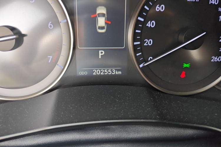 Used Lexus ES 2015 200 Elite Edition Odometer Close Up