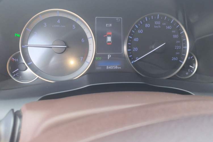 Used Lexus ES 2015 200 Elite Edition Odometer Close Up