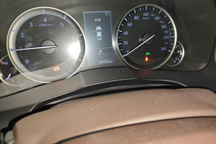 Used Lexus ES 2015 200 Comfort Edition Odometer Close Up
