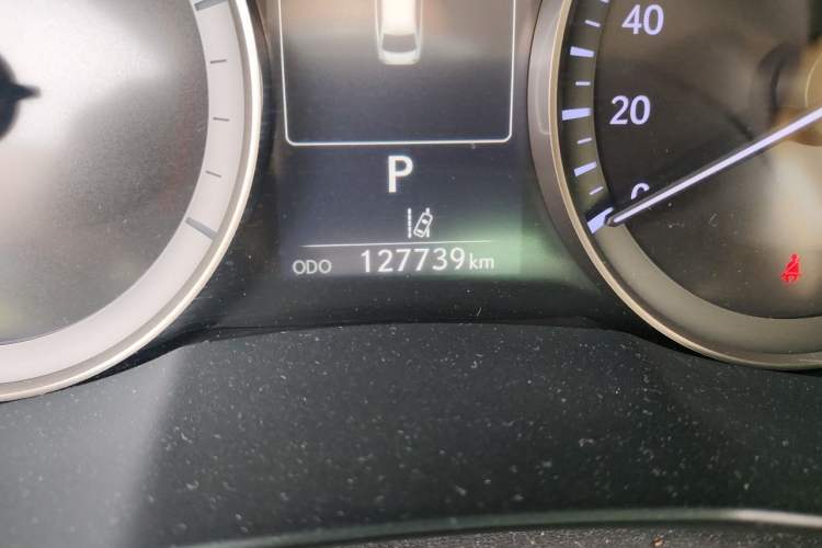 Used Lexus ES 2015 300h Comfort Edition Odometer Close Up