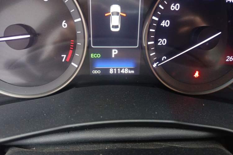 Used Lexus ES 2015 200 Elite Edition Odometer Close Up