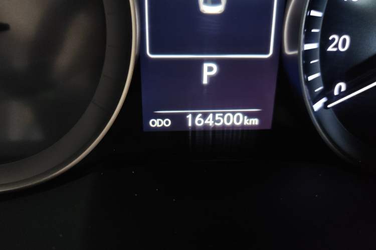 Used Lexus ES 2015 300h Comfort Edition Odometer Close Up