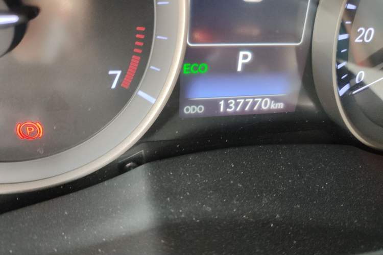 Used Lexus ES 2015 200 Elite Edition Odometer Close Up