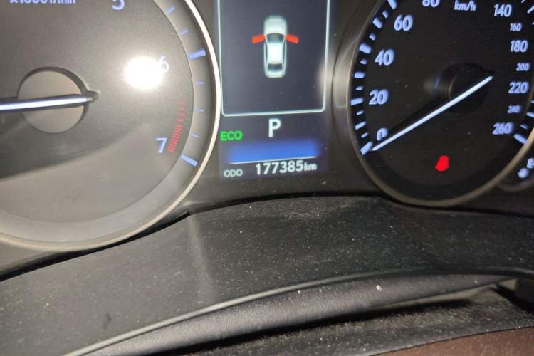 Used Lexus ES 2015 200 Elite Edition Odometer Close Up