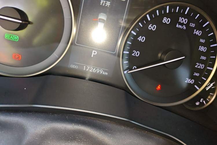 Used Lexus ES 2015 300h Comfort Edition Odometer Close Up