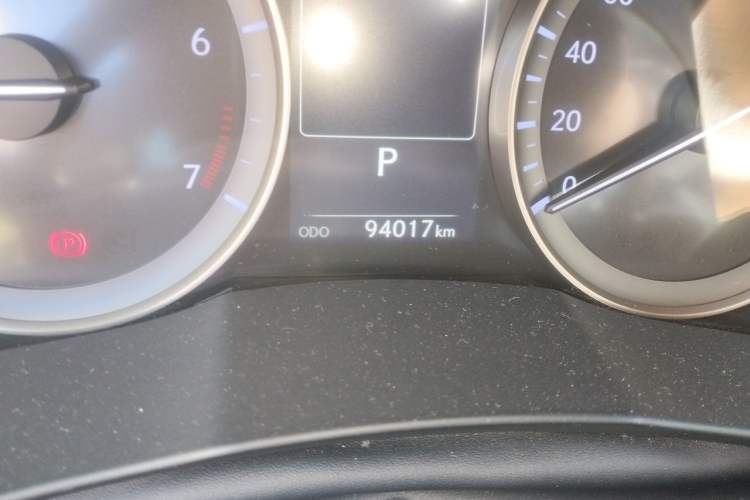 Used Lexus ES 2015 200 Elite Edition Odometer Close Up