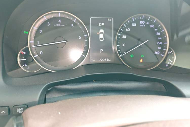 Used Lexus ES 2015 200 Elite Edition Odometer Close Up