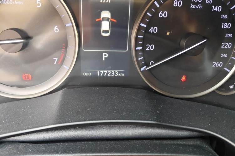 Used Lexus ES 2015 200 Comfort Edition Odometer Close Up