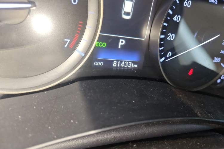 Used Lexus ES 2015 200 Elite Edition Odometer Close Up