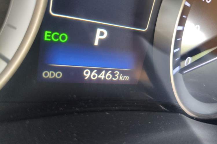 Used Lexus ES 2015 300h Comfort Edition Odometer Close Up